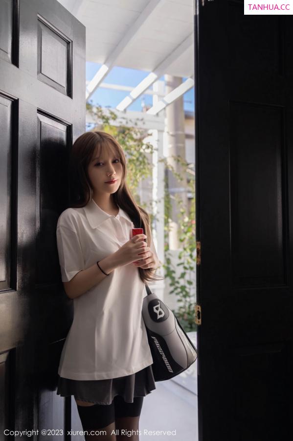 鱼子酱fish  [XiuRen]高清写真图 2023.10.08 No.7475 鱼子酱Fish 黑丝美腿第7张图片